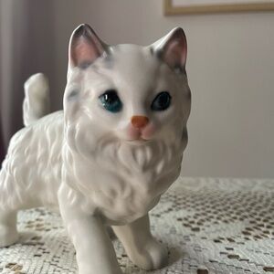 Vintage Kitsch White Cat Figurine Blue Eyes